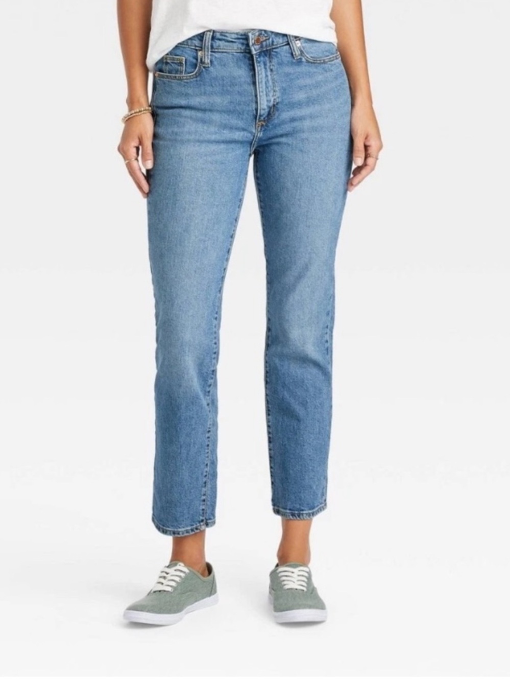 Universal Thread Straight Leg Jeans in Light Blue Denim